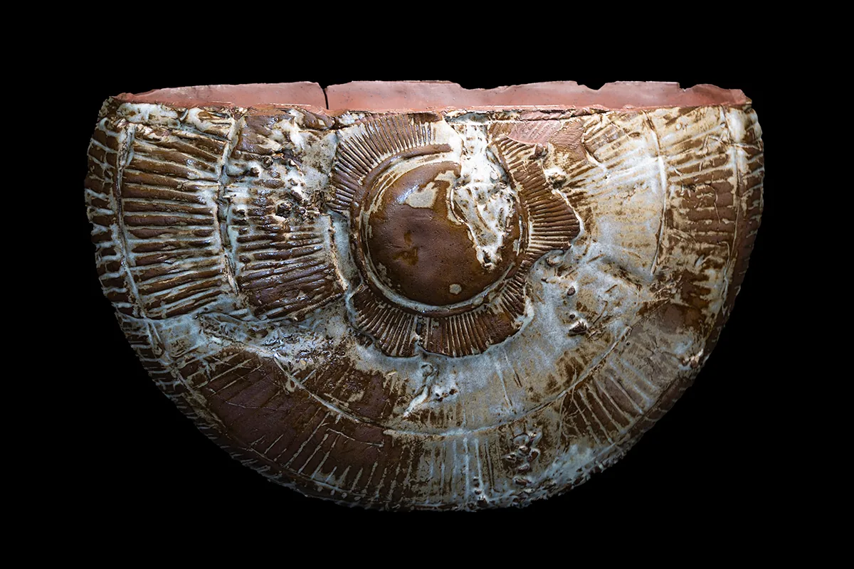 fan form 1, half-round vessel in etruscan red clay with a radiating relief and a raised disc at its centre, glazed white and brown, front